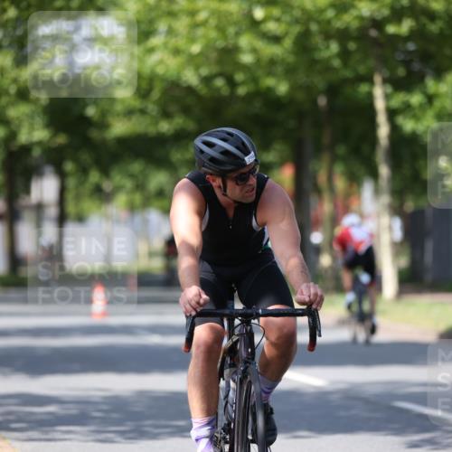 10.08.2025 - GEWOBA Citytriathlon Bremen Yannick Fuchs http://msf.ph/oto/8549301 10.08.2025 12:18:05 Radfahren 553, 579, 582, 741, 765, 794, 833, 867, 933, 966, 977 meine-sportfotos.de