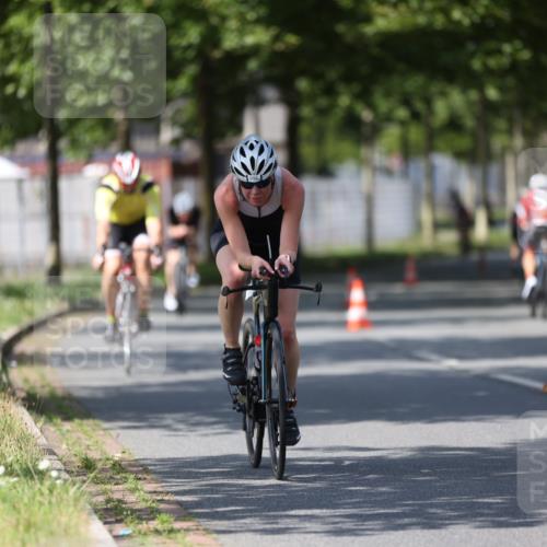 10.08.2025 - GEWOBA Citytriathlon Bremen Yannick Fuchs http://msf.ph/oto/8549307 10.08.2025 12:18:07 Radfahren 553, 579, 582, 741, 765, 794, 833, 867, 914, 933, 966, 977 meine-sportfotos.de