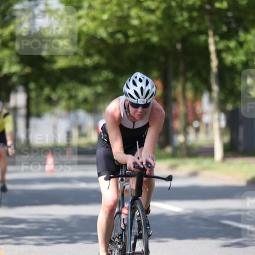 10.08.2025 - GEWOBA Citytriathlon Bremen Yannick Fuchs http://msf.ph/oto/8549315 10.08.2025 12:18:08 Radfahren 553, 579, 582, 794, 833, 867, 914, 933, 966, 977 meine-sportfotos.de