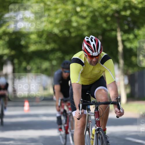 10.08.2025 - GEWOBA Citytriathlon Bremen Yannick Fuchs http://msf.ph/oto/8549330 10.08.2025 12:18:10 Radfahren 553, 579, 582, 794, 833, 867, 914, 966, 977 meine-sportfotos.de