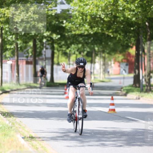 10.08.2025 - GEWOBA Citytriathlon Bremen Yannick Fuchs http://msf.ph/oto/8549334 10.08.2025 13:25:01 Radfahren 981, 1036 meine-sportfotos.de
