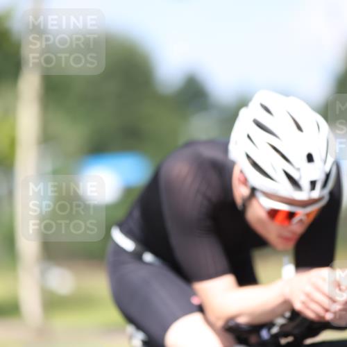 10.08.2025 - GEWOBA Citytriathlon Bremen Yannick Fuchs http://msf.ph/oto/8549343 10.08.2025 12:18:12 Radfahren 553, 579, 582, 794, 833, 867, 914, 966, 973, 977 meine-sportfotos.de