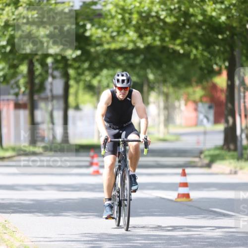 10.08.2025 - GEWOBA Citytriathlon Bremen Yannick Fuchs http://msf.ph/oto/8549351 10.08.2025 13:25:07 Radfahren 981, 1036 meine-sportfotos.de