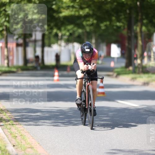 10.08.2025 - GEWOBA Citytriathlon Bremen Yannick Fuchs http://msf.ph/oto/8549352 10.08.2025 12:18:16 Radfahren 553, 579, 582, 637, 763, 794, 833, 867, 914, 966, 973, 977 meine-sportfotos.de