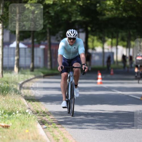 10.08.2025 - GEWOBA Citytriathlon Bremen Yannick Fuchs http://msf.ph/oto/8549387 10.08.2025 12:18:27 Radfahren 584, 637, 678, 680, 759, 763, 781, 855, 914, 919, 973 meine-sportfotos.de