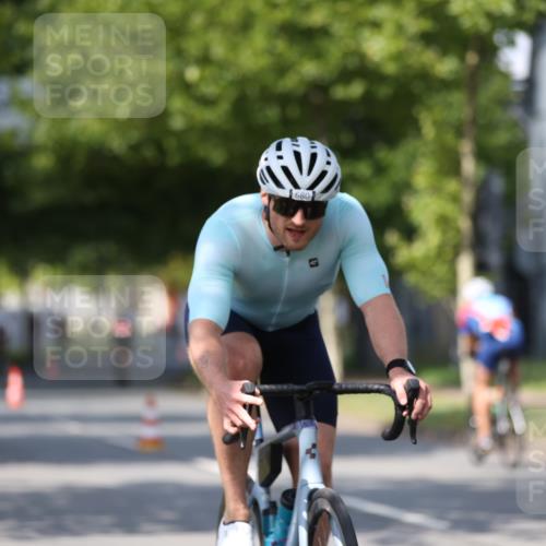 10.08.2025 - GEWOBA Citytriathlon Bremen Yannick Fuchs http://msf.ph/oto/8549396 10.08.2025 12:18:28 Radfahren 584, 637, 678, 680, 759, 763, 781, 855, 914, 919, 973, 1029 meine-sportfotos.de