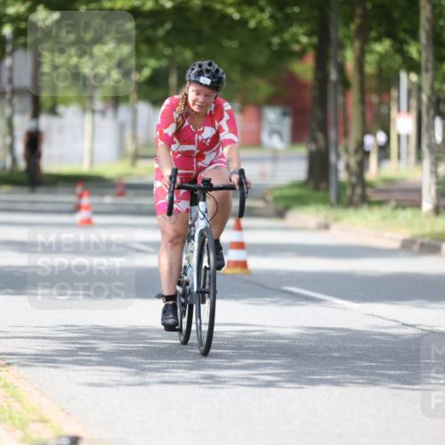 10.08.2025 - GEWOBA Citytriathlon Bremen Yannick Fuchs http://msf.ph/oto/8549424 10.08.2025 13:26:42 Radfahren 809, 962 meine-sportfotos.de