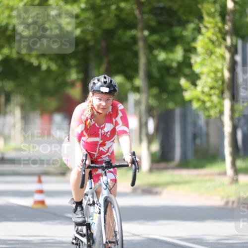 10.08.2025 - GEWOBA Citytriathlon Bremen Yannick Fuchs http://msf.ph/oto/8549430 10.08.2025 13:26:43 Radfahren 809, 962 meine-sportfotos.de