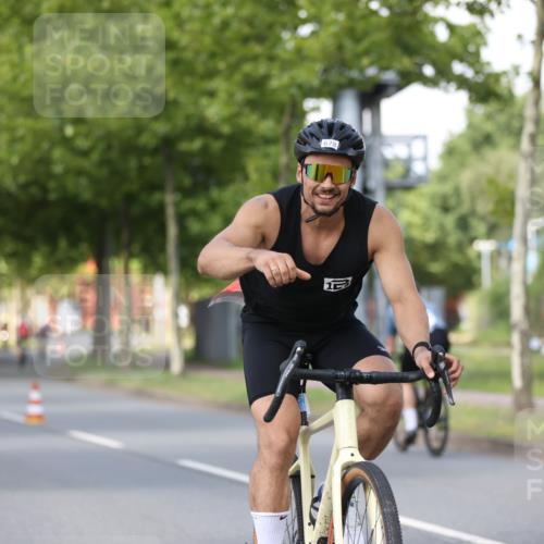 10.08.2025 - GEWOBA Citytriathlon Bremen Yannick Fuchs http://msf.ph/oto/8549436 10.08.2025 12:18:35 Radfahren 584, 637, 642, 652, 678, 680, 759, 763, 781, 855, 919, 973, 1015, 1018, 1029 meine-sportfotos.de