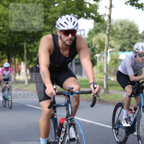 10.08.2025 - GEWOBA Citytriathlon Bremen Yannick Fuchs http://msf.ph/oto/8549459 10.08.2025 12:18:38 Radfahren 584, 637, 642, 652, 678, 680, 759, 763, 781, 855, 919, 1015, 1018, 1029 meine-sportfotos.de