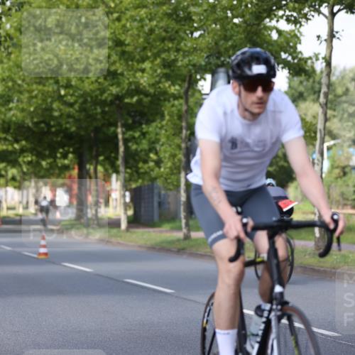 10.08.2025 - GEWOBA Citytriathlon Bremen Yannick Fuchs http://msf.ph/oto/8549472 10.08.2025 12:18:39 Radfahren 584, 637, 642, 652, 678, 680, 759, 781, 789, 790, 855, 919, 1015, 1018, 1029 meine-sportfotos.de