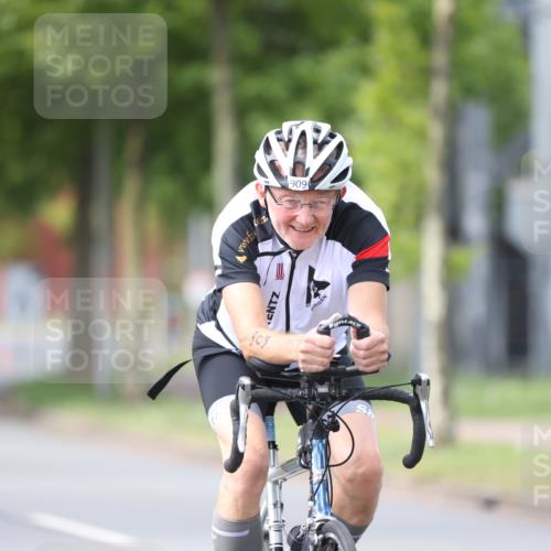 10.08.2025 - GEWOBA Citytriathlon Bremen Yannick Fuchs http://msf.ph/oto/8549478 10.08.2025 13:27:31 Radfahren 909 meine-sportfotos.de