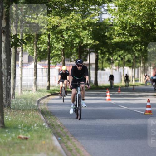 10.08.2025 - GEWOBA Citytriathlon Bremen Yannick Fuchs http://msf.ph/oto/8549482 10.08.2025 12:18:42 Radfahren 584, 642, 652, 678, 680, 759, 781, 789, 790, 825, 855, 919, 1015, 1018, 1029 meine-sportfotos.de