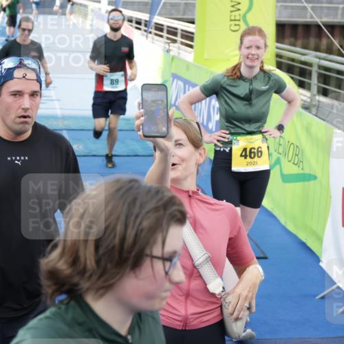 10.08.2025 - GEWOBA Citytriathlon Bremen H.Heesch http://msf.ph/oto/8549491 10.08.2025 11:37:58 Ziel 89, 141, 237, 453, 466 meine-sportfotos.de
