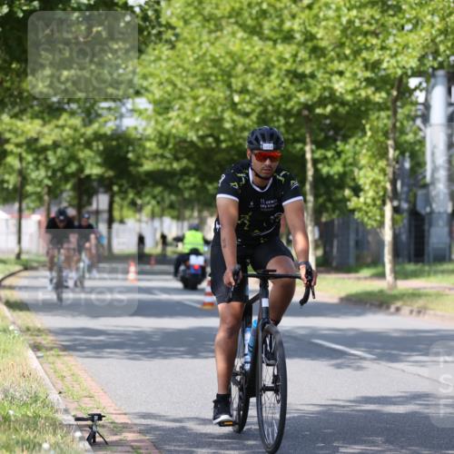 10.08.2025 - GEWOBA Citytriathlon Bremen Yannick Fuchs http://msf.ph/oto/8549495 10.08.2025 12:18:49 Radfahren 556, 584, 642, 652, 759, 781, 789, 790, 825, 853, 978, 982, 1015, 1018, 1029 meine-sportfotos.de