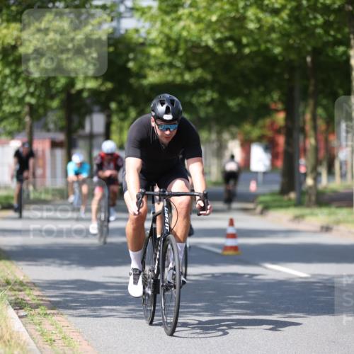 10.08.2025 - GEWOBA Citytriathlon Bremen Yannick Fuchs http://msf.ph/oto/8549499 10.08.2025 12:18:51 Radfahren 556, 642, 652, 789, 790, 825, 853, 978, 982, 1015, 1018, 1029 meine-sportfotos.de