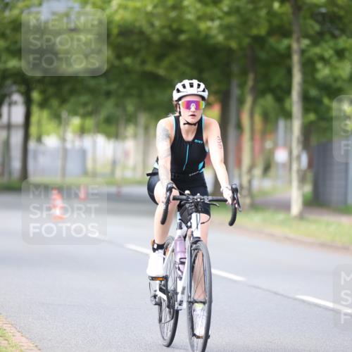 10.08.2025 - GEWOBA Citytriathlon Bremen Yannick Fuchs http://msf.ph/oto/8549510 10.08.2025 13:27:49 Radfahren 941, 958 meine-sportfotos.de