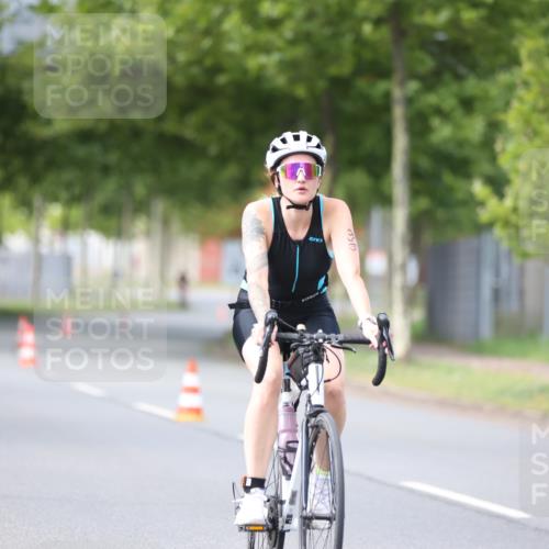 10.08.2025 - GEWOBA Citytriathlon Bremen Yannick Fuchs http://msf.ph/oto/8549512 10.08.2025 13:27:49 Radfahren 941, 958 meine-sportfotos.de