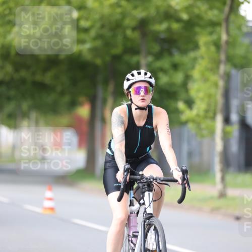 10.08.2025 - GEWOBA Citytriathlon Bremen Yannick Fuchs http://msf.ph/oto/8549514 10.08.2025 13:27:49 Radfahren 941, 958 meine-sportfotos.de
