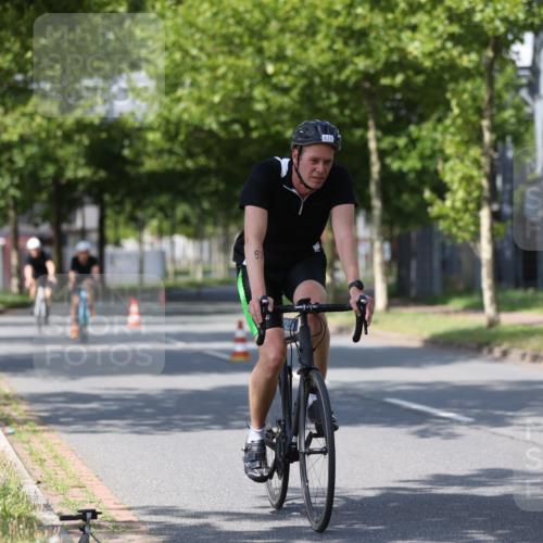 10.08.2025 - GEWOBA Citytriathlon Bremen Yannick Fuchs http://msf.ph/oto/8549524 10.08.2025 12:18:55 Radfahren 556, 789, 790, 825, 853, 978, 982, 1018 meine-sportfotos.de