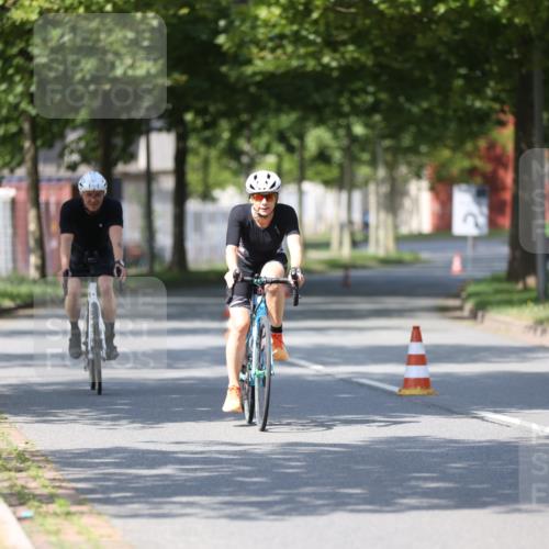 10.08.2025 - GEWOBA Citytriathlon Bremen Yannick Fuchs http://msf.ph/oto/8549530 10.08.2025 12:18:56 Radfahren 556, 789, 790, 825, 853, 978, 982, 1018 meine-sportfotos.de