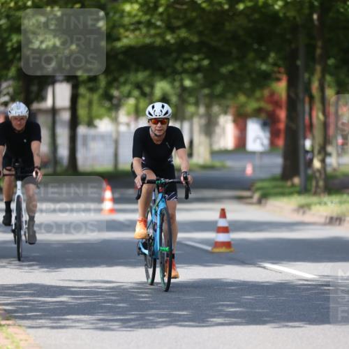 10.08.2025 - GEWOBA Citytriathlon Bremen Yannick Fuchs http://msf.ph/oto/8549535 10.08.2025 12:18:57 Radfahren 556, 789, 790, 825, 853, 978, 982, 1018 meine-sportfotos.de