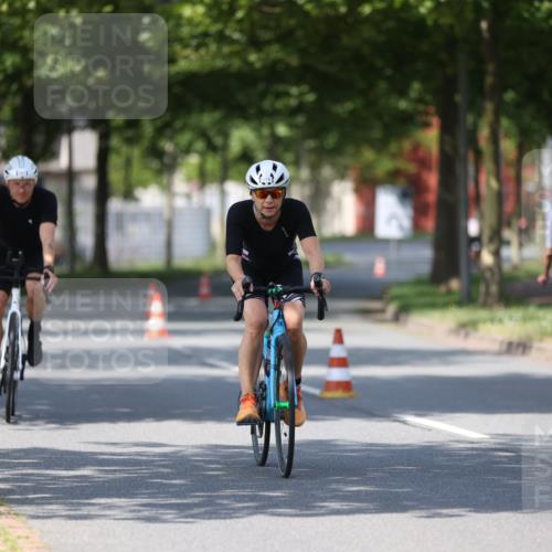 10.08.2025 - GEWOBA Citytriathlon Bremen Yannick Fuchs http://msf.ph/oto/8549537 10.08.2025 12:18:57 Radfahren 556, 789, 790, 825, 853, 978, 982, 1018 meine-sportfotos.de
