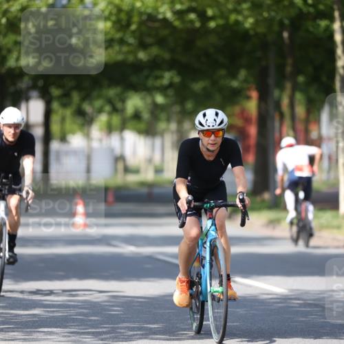 10.08.2025 - GEWOBA Citytriathlon Bremen Yannick Fuchs http://msf.ph/oto/8549541 10.08.2025 12:18:57 Radfahren 556, 789, 790, 825, 853, 978, 982, 1018 meine-sportfotos.de