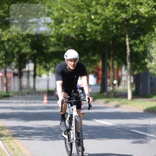 10.08.2025 - GEWOBA Citytriathlon Bremen Yannick Fuchs http://msf.ph/oto/8549550 10.08.2025 12:18:58 Radfahren 556, 789, 790, 825, 853, 978, 982, 1018 meine-sportfotos.de
