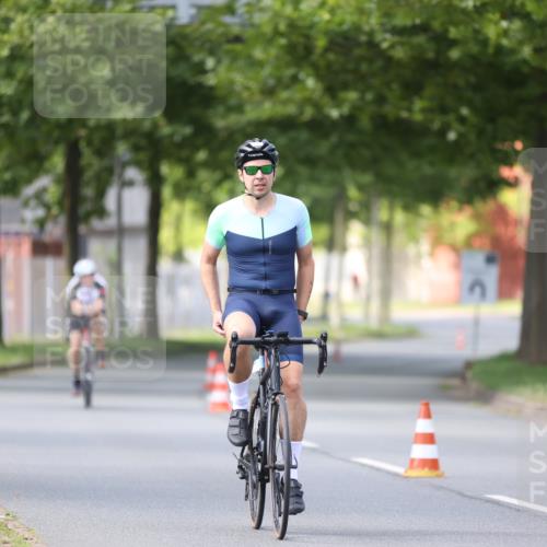 10.08.2025 - GEWOBA Citytriathlon Bremen Yannick Fuchs http://msf.ph/oto/8549559 10.08.2025 13:28:18 Radfahren 746, 903 meine-sportfotos.de