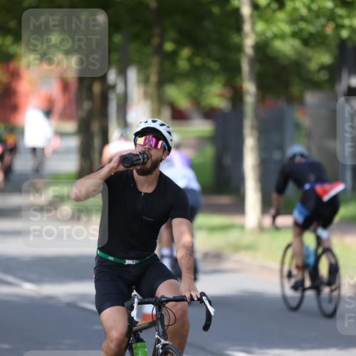10.08.2025 - GEWOBA Citytriathlon Bremen Yannick Fuchs http://msf.ph/oto/8549562 10.08.2025 12:19:17 Radfahren 709, 750, 762, 804, 1033 meine-sportfotos.de
