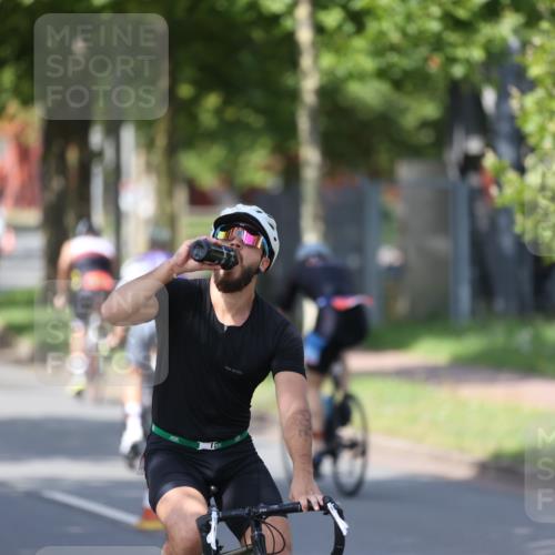 10.08.2025 - GEWOBA Citytriathlon Bremen Yannick Fuchs http://msf.ph/oto/8549564 10.08.2025 12:19:18 Radfahren 709, 750, 762, 804, 1033 meine-sportfotos.de
