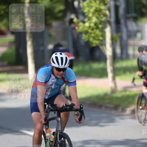 10.08.2025 - GEWOBA Citytriathlon Bremen Yannick Fuchs http://msf.ph/oto/8549577 10.08.2025 12:19:20 Radfahren 709, 750, 762, 804, 872, 1033 meine-sportfotos.de