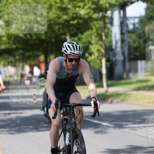10.08.2025 - GEWOBA Citytriathlon Bremen Yannick Fuchs http://msf.ph/oto/8549587 10.08.2025 12:19:26 Radfahren 709, 750, 762, 804, 872, 1033 meine-sportfotos.de