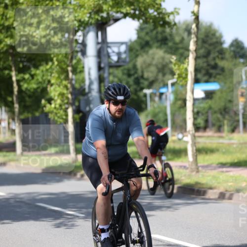 10.08.2025 - GEWOBA Citytriathlon Bremen Yannick Fuchs http://msf.ph/oto/8549598 10.08.2025 12:19:27 Radfahren 749, 750, 762, 804, 872, 1033 meine-sportfotos.de