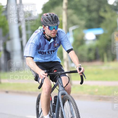 10.08.2025 - GEWOBA Citytriathlon Bremen Yannick Fuchs http://msf.ph/oto/8549616 10.08.2025 13:29:19 Radfahren 638, 980, 1032 meine-sportfotos.de