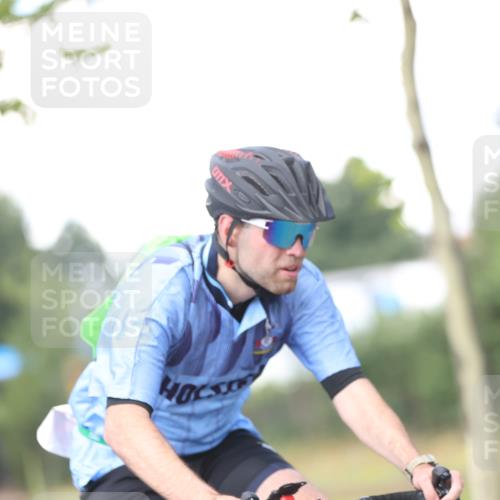 10.08.2025 - GEWOBA Citytriathlon Bremen Yannick Fuchs http://msf.ph/oto/8549619 10.08.2025 13:29:19 Radfahren 638, 980, 1032 meine-sportfotos.de