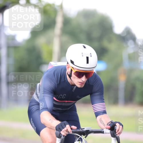 10.08.2025 - GEWOBA Citytriathlon Bremen Yannick Fuchs http://msf.ph/oto/8549630 10.08.2025 13:29:30 Radfahren 638, 980, 1032 meine-sportfotos.de