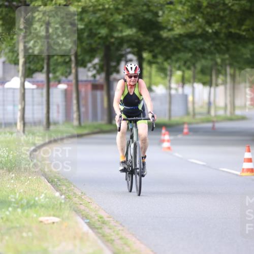 10.08.2025 - GEWOBA Citytriathlon Bremen Yannick Fuchs http://msf.ph/oto/8549634 10.08.2025 13:29:33 Radfahren 980, 1032 meine-sportfotos.de