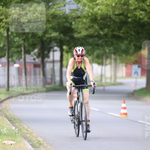 10.08.2025 - GEWOBA Citytriathlon Bremen Yannick Fuchs http://msf.ph/oto/8549640 10.08.2025 13:29:34 Radfahren 980, 1032 meine-sportfotos.de