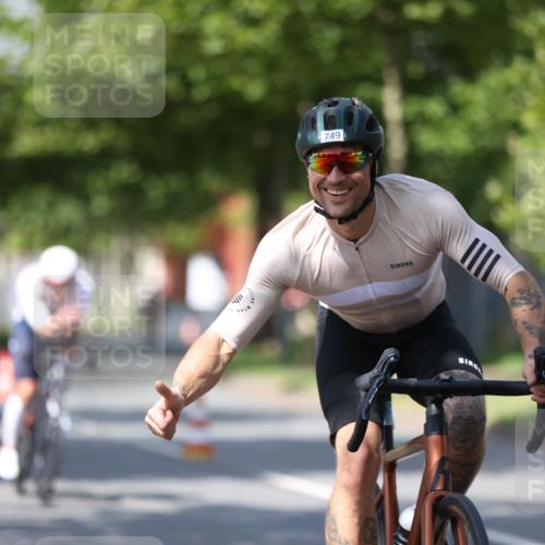 10.08.2025 - GEWOBA Citytriathlon Bremen Yannick Fuchs http://msf.ph/oto/8549641 10.08.2025 12:19:39 Radfahren 554, 719, 749, 872, 1033 meine-sportfotos.de
