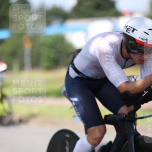10.08.2025 - GEWOBA Citytriathlon Bremen Yannick Fuchs http://msf.ph/oto/8549651 10.08.2025 12:19:40 Radfahren 554, 719, 749, 872 meine-sportfotos.de