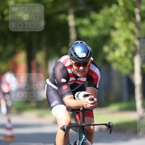10.08.2025 - GEWOBA Citytriathlon Bremen Yannick Fuchs http://msf.ph/oto/8549674 10.08.2025 12:19:56 Radfahren 554, 639, 719, 739, 764, 782, 784, 841, 920, 1027 meine-sportfotos.de
