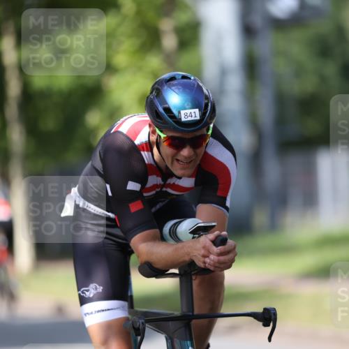 10.08.2025 - GEWOBA Citytriathlon Bremen Yannick Fuchs http://msf.ph/oto/8549676 10.08.2025 12:19:56 Radfahren 554, 639, 719, 739, 764, 782, 784, 841, 920, 1027 meine-sportfotos.de