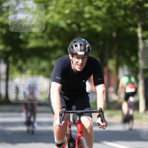 10.08.2025 - GEWOBA Citytriathlon Bremen Yannick Fuchs http://msf.ph/oto/8549694 10.08.2025 12:19:58 Radfahren 639, 719, 739, 764, 782, 784, 841, 844, 920, 1027 meine-sportfotos.de