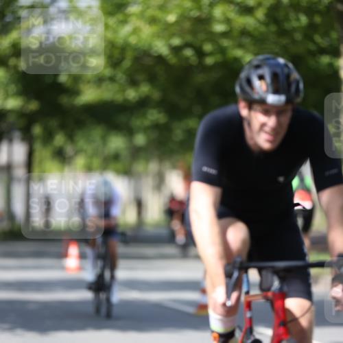 10.08.2025 - GEWOBA Citytriathlon Bremen Yannick Fuchs http://msf.ph/oto/8549696 10.08.2025 12:19:58 Radfahren 639, 719, 739, 764, 782, 784, 841, 844, 920, 1027 meine-sportfotos.de