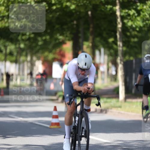 10.08.2025 - GEWOBA Citytriathlon Bremen Yannick Fuchs http://msf.ph/oto/8549701 10.08.2025 12:19:59 Radfahren 639, 719, 739, 764, 782, 784, 841, 844, 920, 1027 meine-sportfotos.de