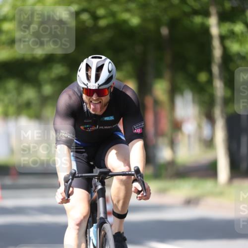 10.08.2025 - GEWOBA Citytriathlon Bremen Yannick Fuchs http://msf.ph/oto/8549727 10.08.2025 12:20:03 Radfahren 639, 719, 739, 764, 782, 784, 841, 844, 920, 1027 meine-sportfotos.de