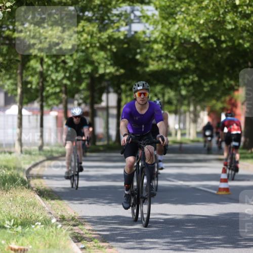 10.08.2025 - GEWOBA Citytriathlon Bremen Yannick Fuchs http://msf.ph/oto/8549739 10.08.2025 12:20:05 Radfahren 639, 739, 764, 782, 784, 841, 844, 920, 1027 meine-sportfotos.de