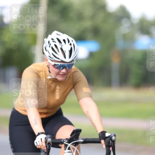 10.08.2025 - GEWOBA Citytriathlon Bremen Yannick Fuchs http://msf.ph/oto/8549740 10.08.2025 13:32:28 Radfahren 937, 1031 meine-sportfotos.de